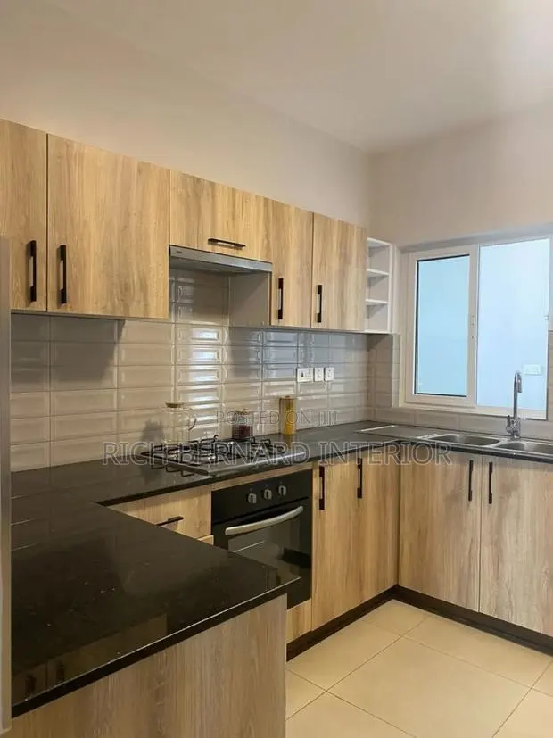 Glossy Gleam Kitchen Cabinet · Photo 1