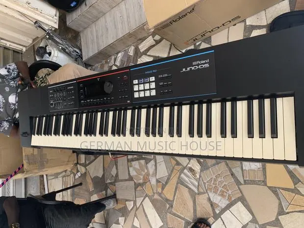 Juno-Ds Synthesizer 88keys · Photo 1