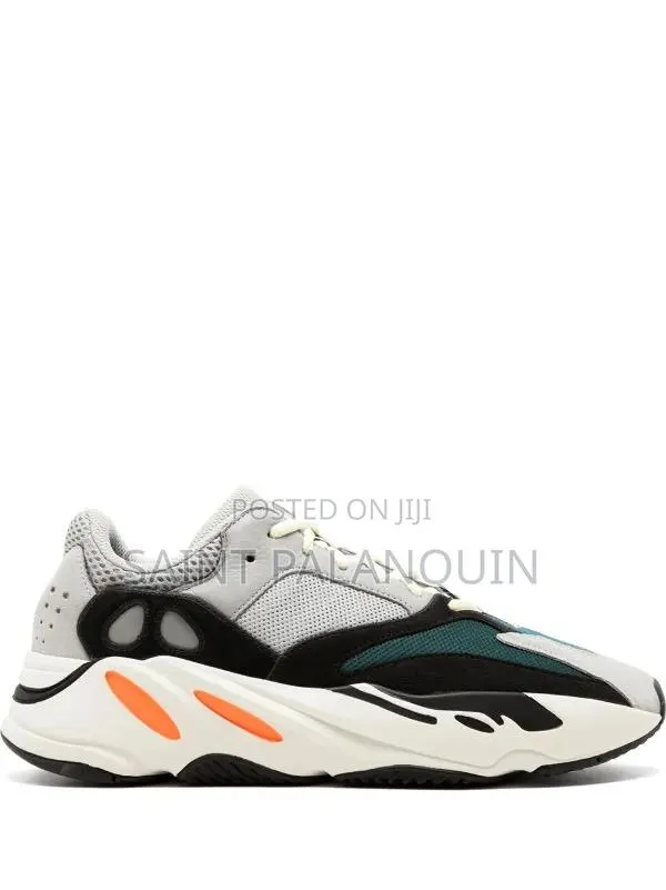 Adidas Yeezy Boost · Photo 1