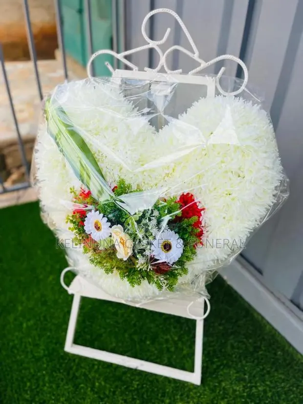 Artificial Flower Wreaths · Photo 1