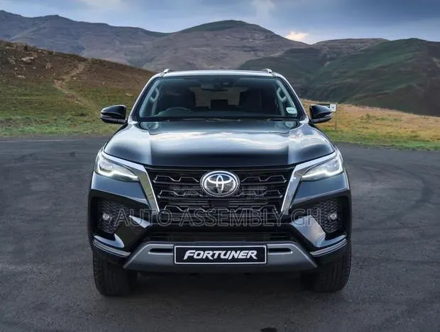 Toyota Fortuner Front Bumper 2020,2021,2022,2023,2024,2025,2026 · Photo 1