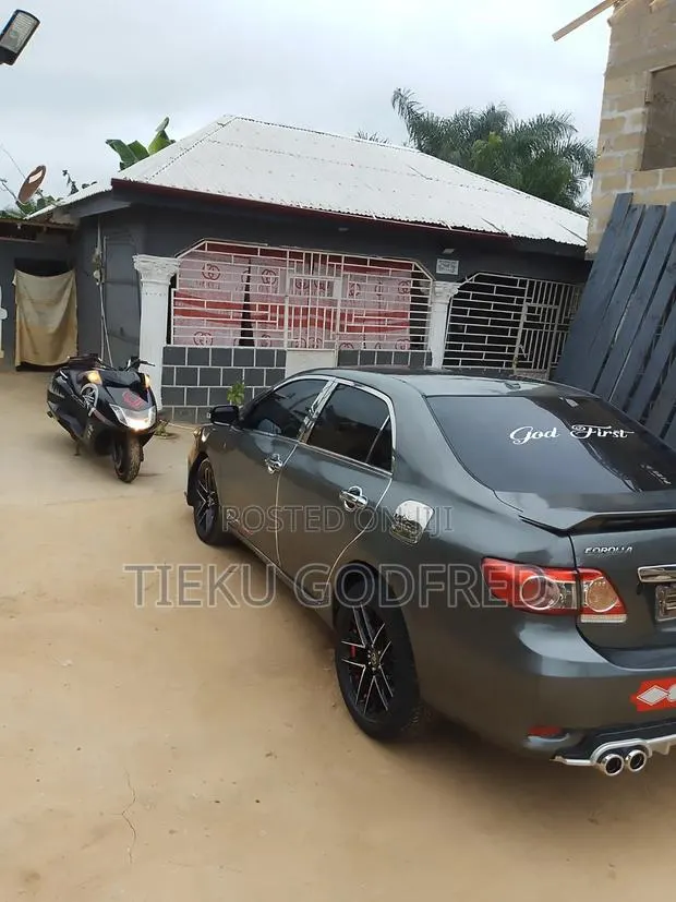 Toyota Corolla S 5-Speed 2013 Gray · Photo 1