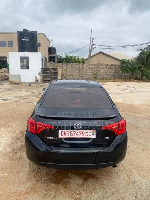 Toyota Corolla SE (1.8L 4cyl 6M) 2019 Black · Photo 1