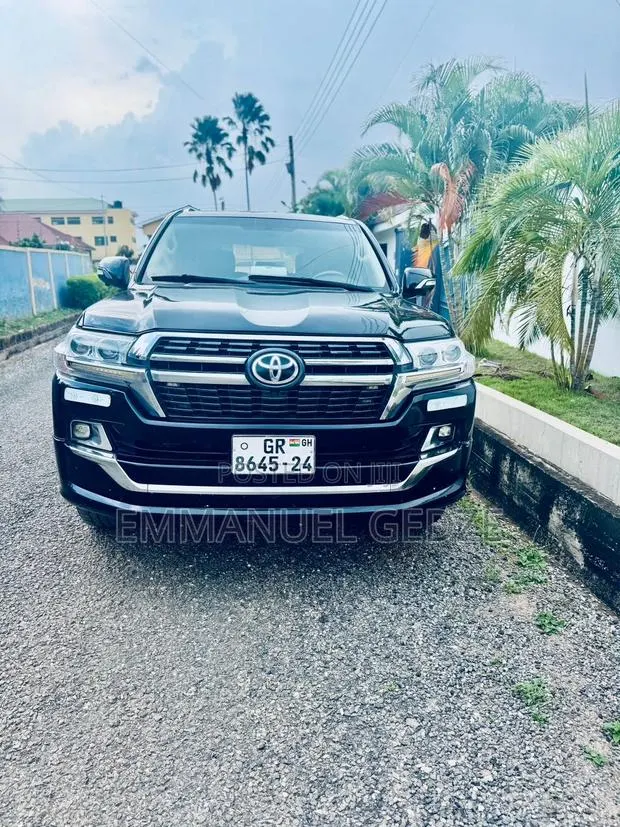 Toyota Land Cruiser V8 - For Rent · Photo 1