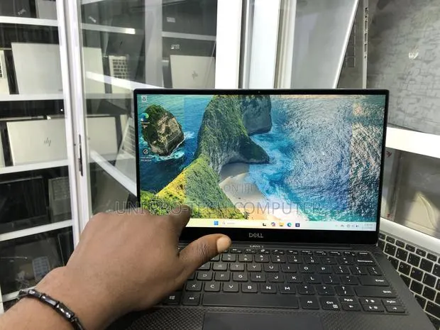 New Laptop Dell XPS 13 16GB Intel Core i7 SSD 512GB · Photo 1