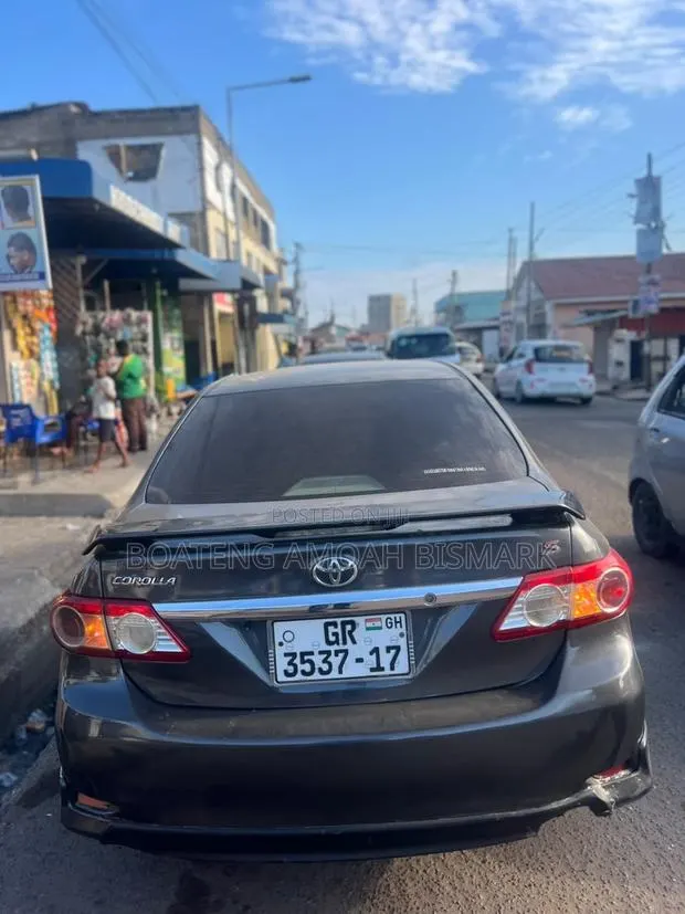 Toyota Corolla 2013 Black · Photo 2