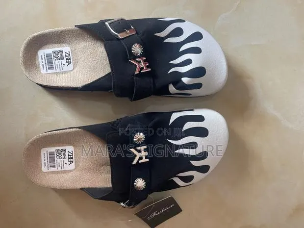 ZBBA Flame Bluckle Half Cover Slippers · Photo 1