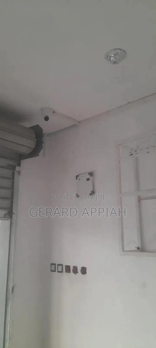 CCTV Camera, Smoke Detector, Security Fencing · Photo 1