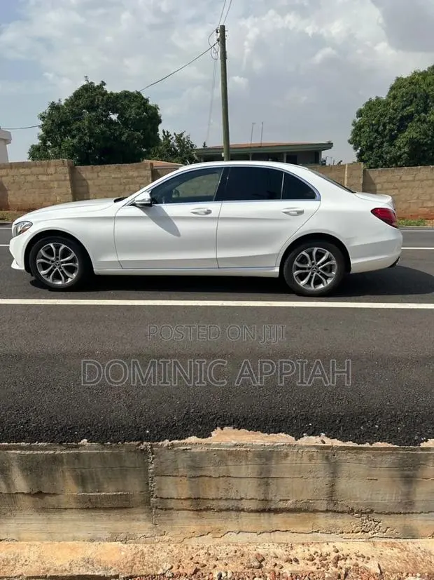 Mercedes-Benz C300 Base 4Matic Coupe AWD (2.0L 4cyl 7A) 2017 White · Photo 1