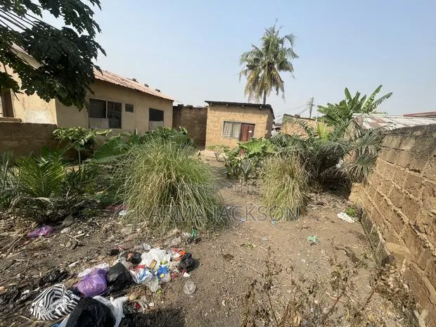 Land With Single Room · Photo 1