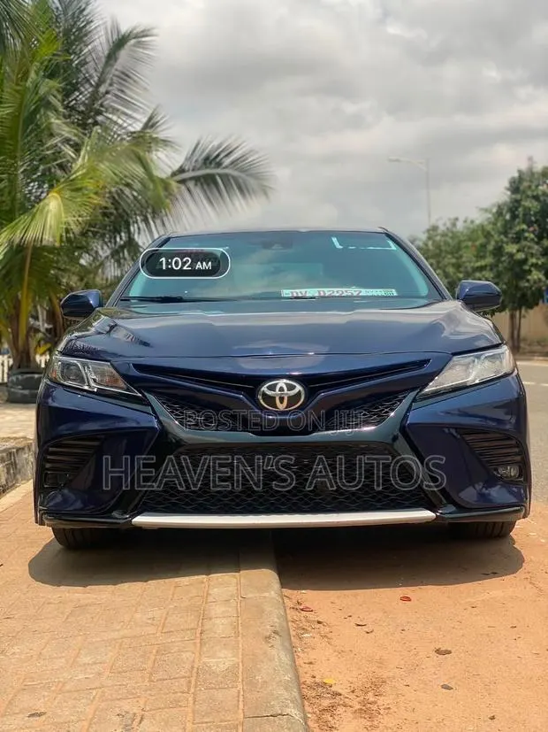 Toyota Camry 2021 Blue · Photo 1