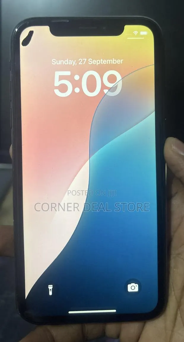 Apple iPhone XR 64 GB Black · Photo 1