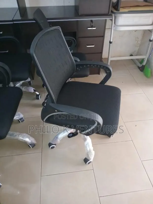 Full Picture of Adjustable Office Chair Is Available · Photo 1