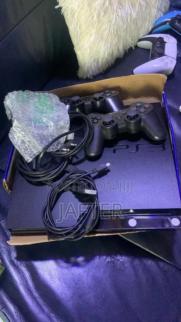 Sony Ps3 With Games(2 Controllers) · Photo 1