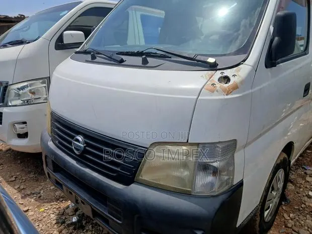 Nissan Caravan (Urvan) 2009 White · Photo 1