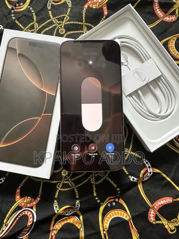 Apple iPhone 16 Pro Max 512 GB Gold · Photo 1