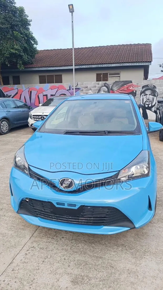 Toyota Vitz 2015 Blue · Photo 1
