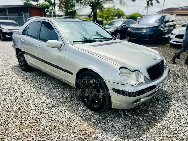 Mercedes-Benz C230 2005 White · Photo 1