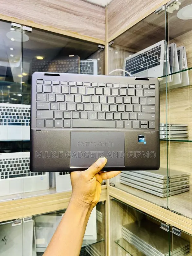 Laptop HP Spectra 13 16GB Intel Core i7 SSD 512GB · Photo 1