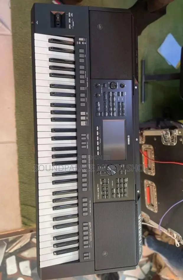 Yamaha PSR-Sx720 Electronic Arranger Workstation Keyboard · Photo 1