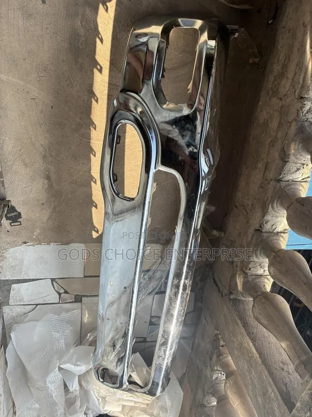 Front Bumper Ram 2016-2018-2020-2022 · Photo 1
