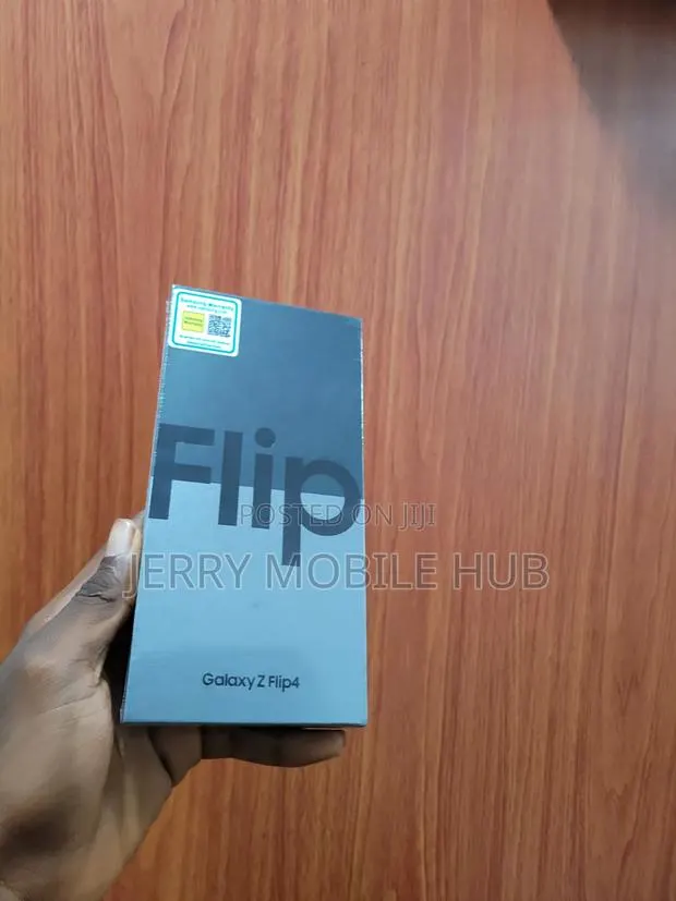 New Samsung Galaxy Z Flip4 512 GB Gray · Photo 1