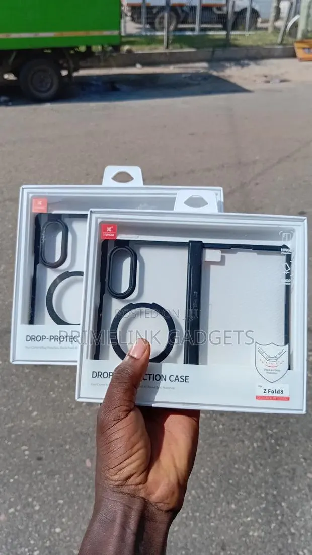 Samsung Galaxy Z Fold 8 and 8 Ultra Premium Transparent Case · Photo 1