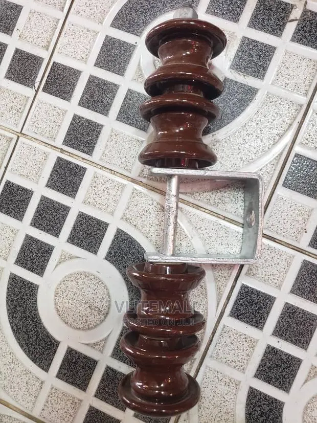 3 Phase Shackles Insulator · Photo 1