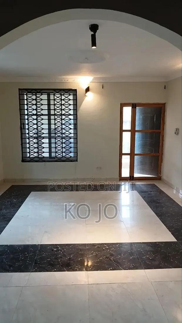 3bdrm Apartment in Little Roses Area for rent