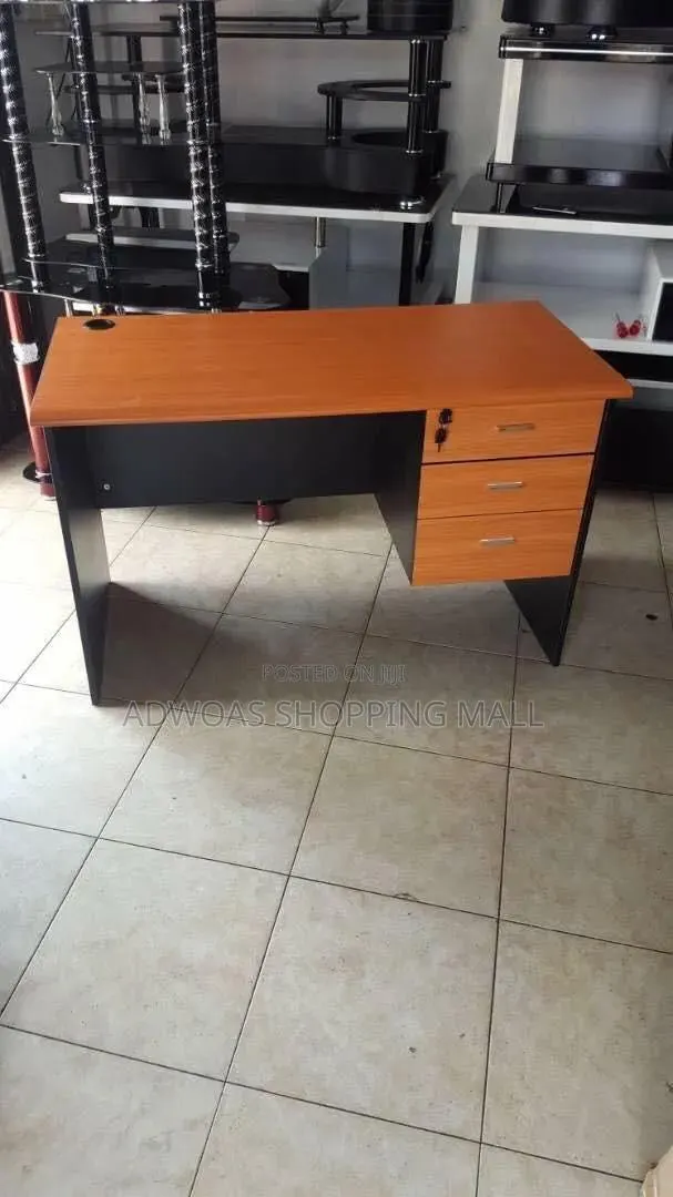 Office Desk With 3 Drawers · Photo 1