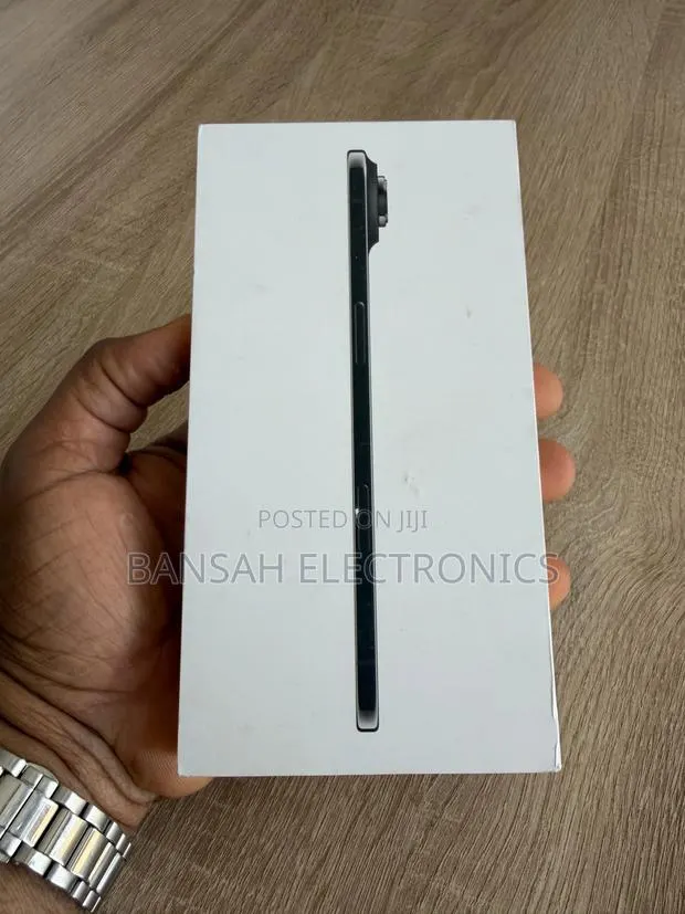 New Apple iPhone Air 256 GB Black · Photo 1