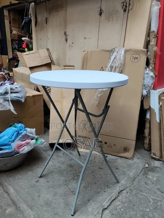 Cocktail Table · Photo 1
