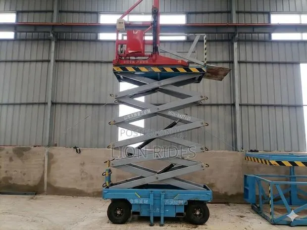 Electric Scissors Lift · Photo 1