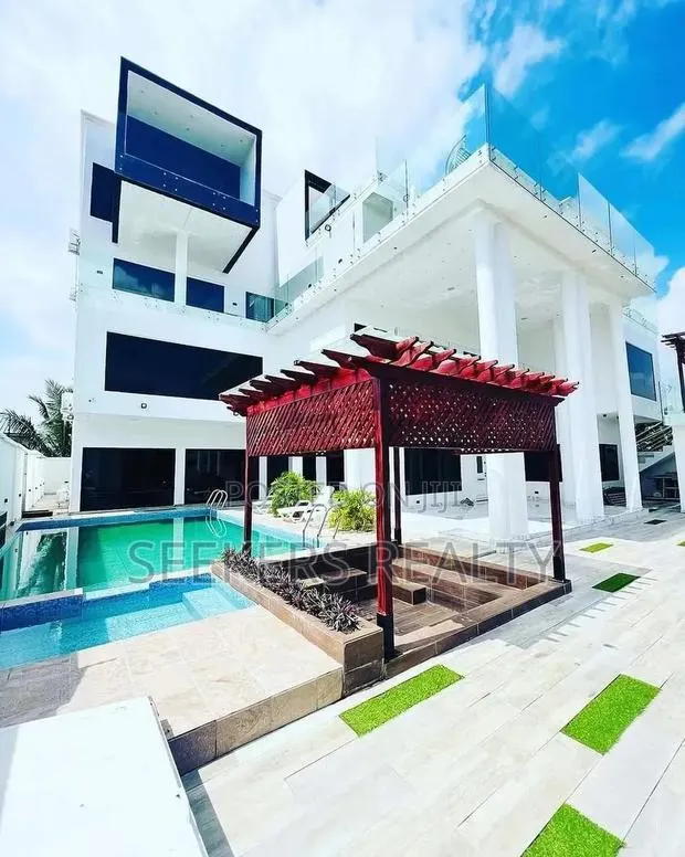 Furnished 10bdrm Mansion in Seekers Realty, Accra Metropolitan for sale · Photo 1