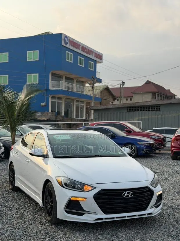 Hyundai Elantra Sport 2018 White · Photo 1