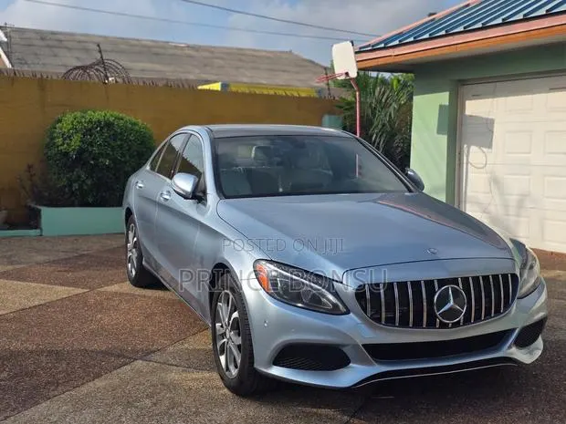 Mercedes-Benz C300 2015 Blue · Photo 1
