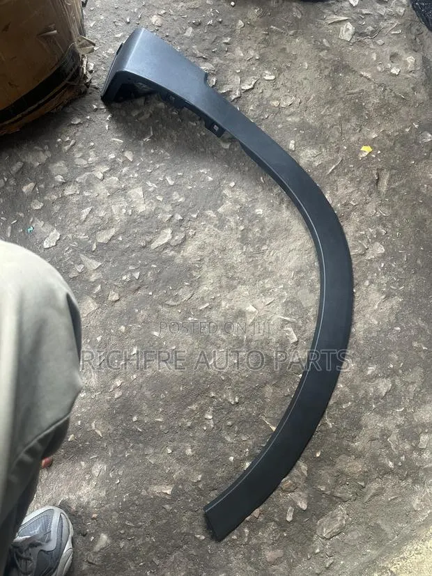 Hyundai Santa Fe 2019 2020 2021 Fender Moulding Fender Flare · Photo 1