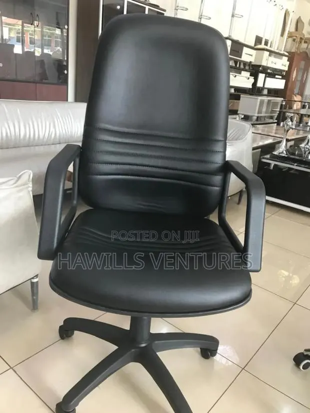 Swivel Adjustable Chair. · Photo 1