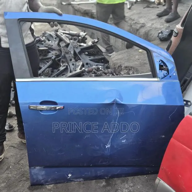Chevrolet Sonic Doors · Photo 1