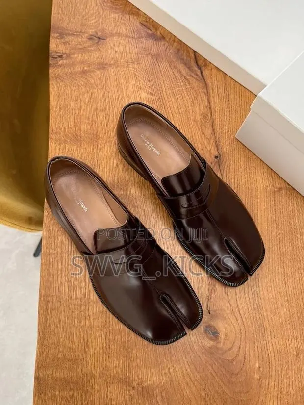 Maison Margiela Tami Leather Loafers in Brown · Photo 1