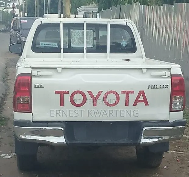 Toyota Hilux Revo Double Cab Petrol 2.7 AWD 2020 White · Photo 1