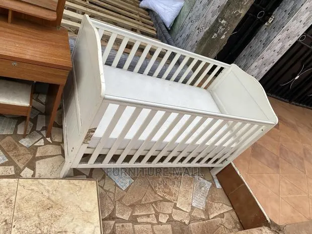 Lovely Baby’S Cot Available As Seen · Photo 1