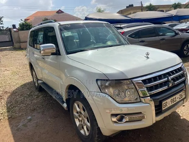 Mitsubishi Pajero V90 3.0 V6 GLS/GLX 2016 White · Photo 1