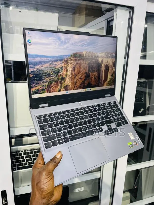 Laptop Lenovo LOQ 15ARP9 16GB AMD Ryzen 7 SSD 512GB
