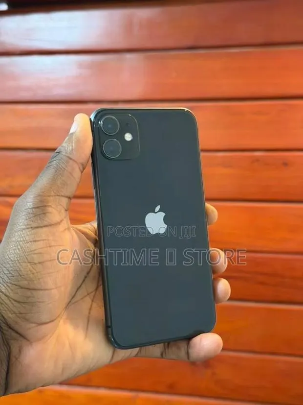 Apple iPhone 11 64 GB Black · Photo 1