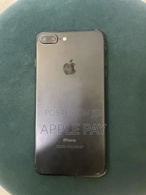 Apple iPhone 7 Plus 32 GB Black · Photo 1