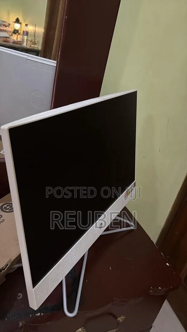 HP All-in-One (AIO) Desktop Computer. · Photo 1