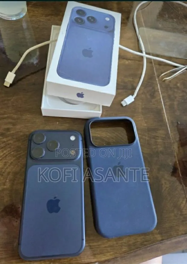 Apple iPhone 17 Pro Max 512 GB Blue · Photo 1