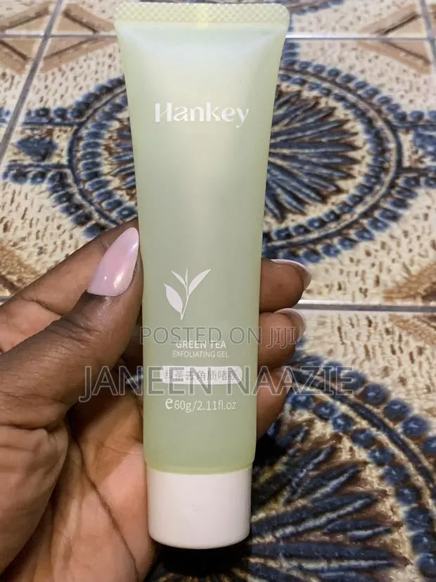 Facial Aloe Vera Exfoliating Scrub Cleanser · Photo 1