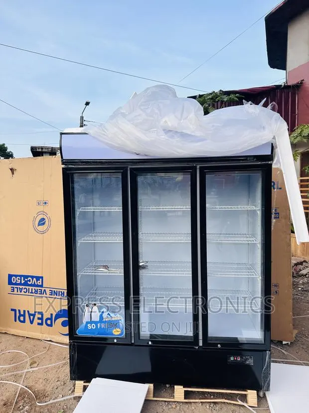 Glass 3doors Display Fridge Pearl PVC-150 950. · Photo 1